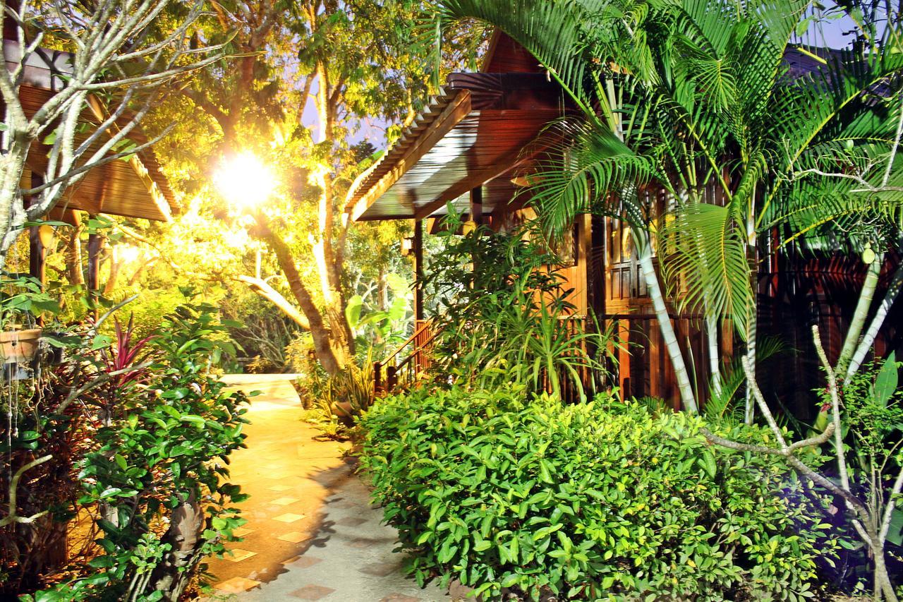 Baansuan Lychee Maeklong Resort Ampawa Ампхава Экстерьер фото
