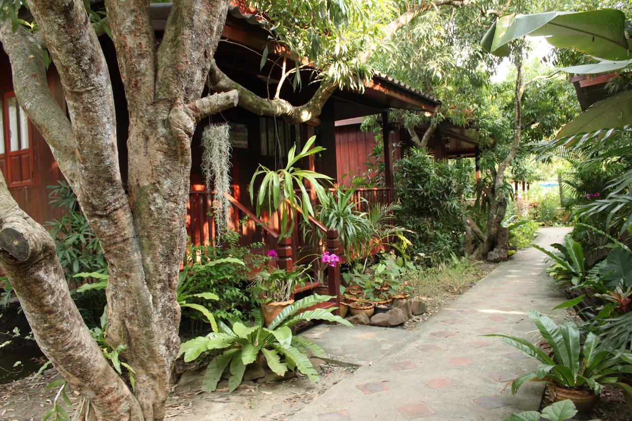 Baansuan Lychee Maeklong Resort Ampawa Ампхава Экстерьер фото